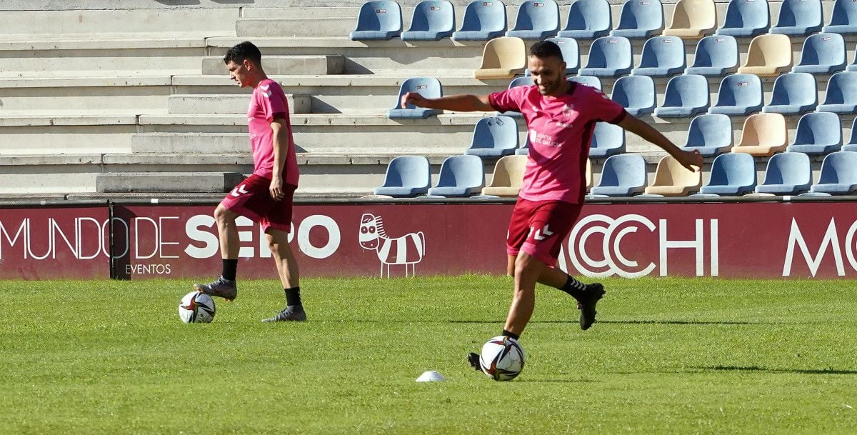 Churre, en un entrenamiento del Pontevedra en Pasarón