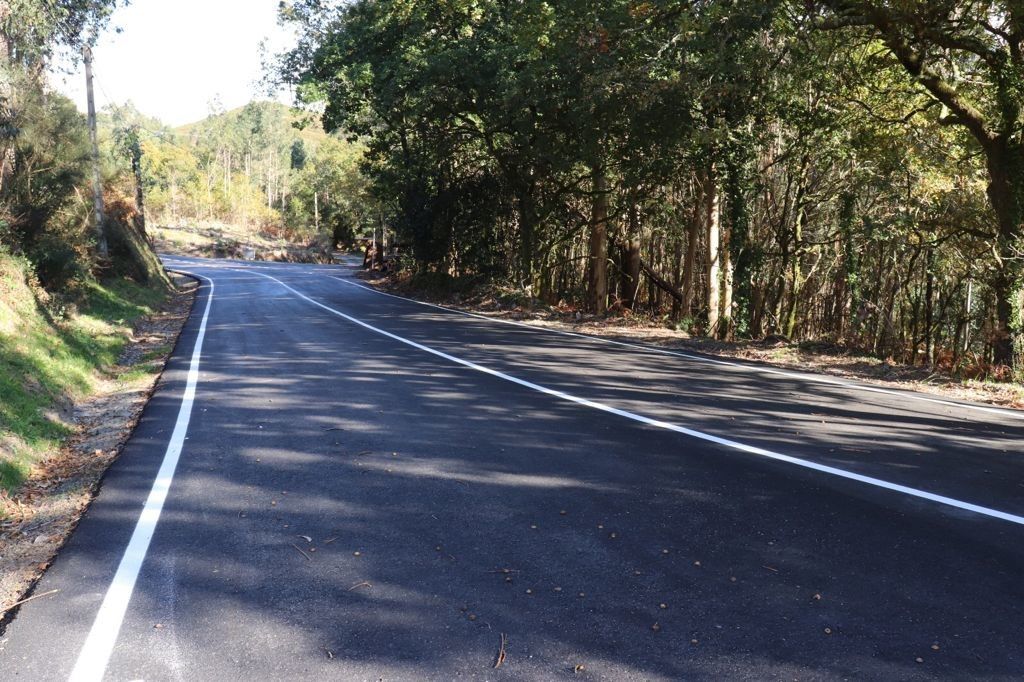 Carretera de Ceraxe, en la parroquia de Augasantas, a O Campo (Valongo) 