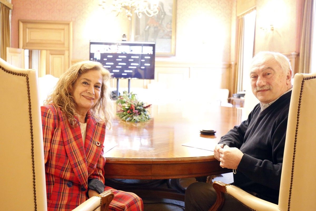 Carmela Silva y César Mosquera, presidenta y vicepresidente de la Deputación, durante el encuentro telemático con escolares