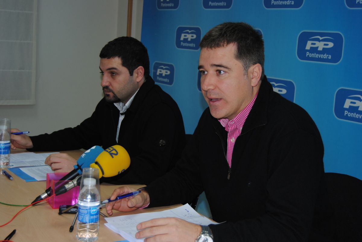 Jacobo Moreira y César Abal durante la rueda de prensa en la sede del PP