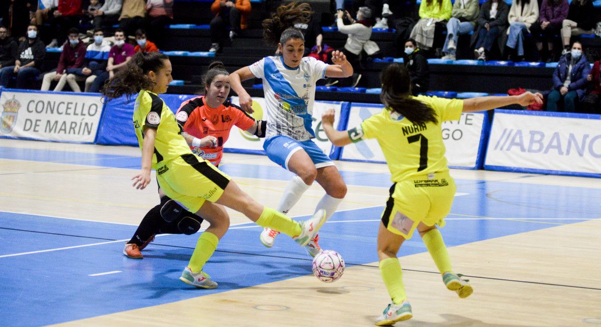 Partido de liga en A Raña entre Marín Futsal y Atlético Torcal