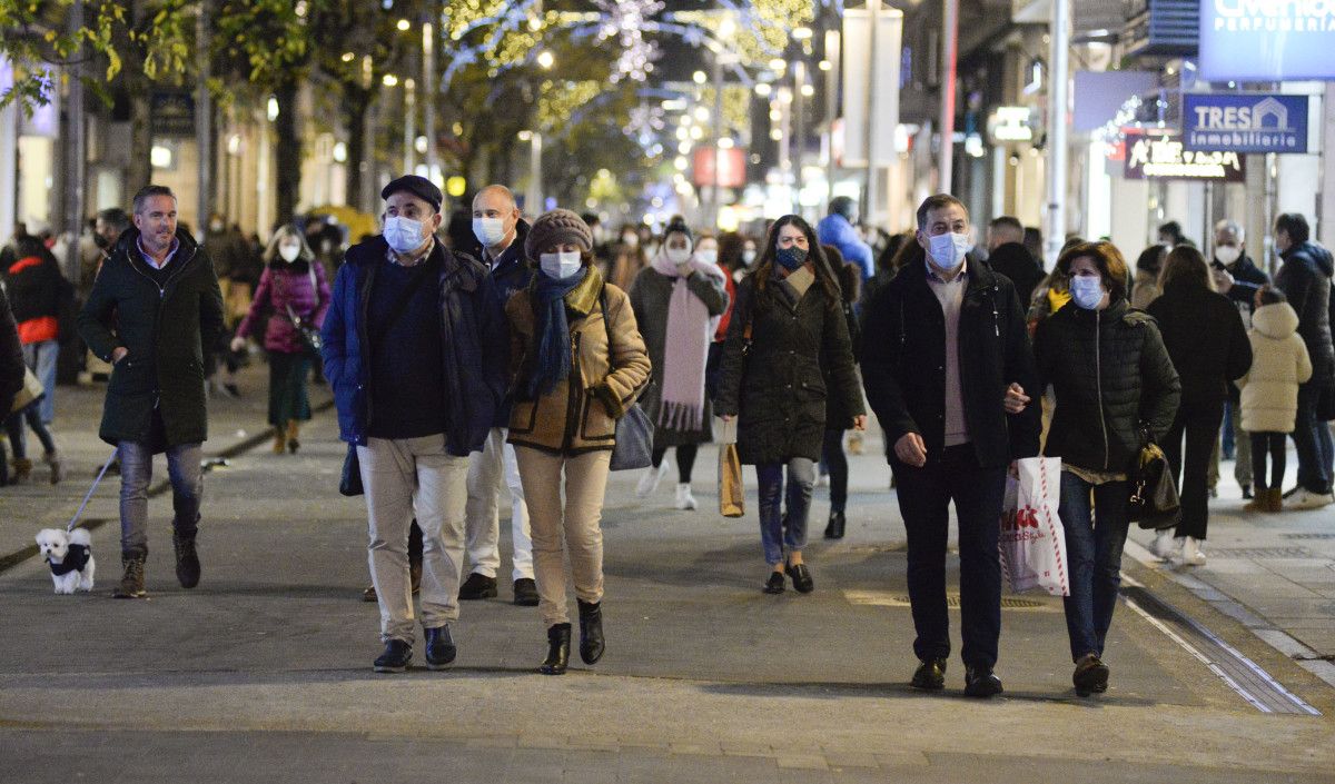 Gente paseando por la calle