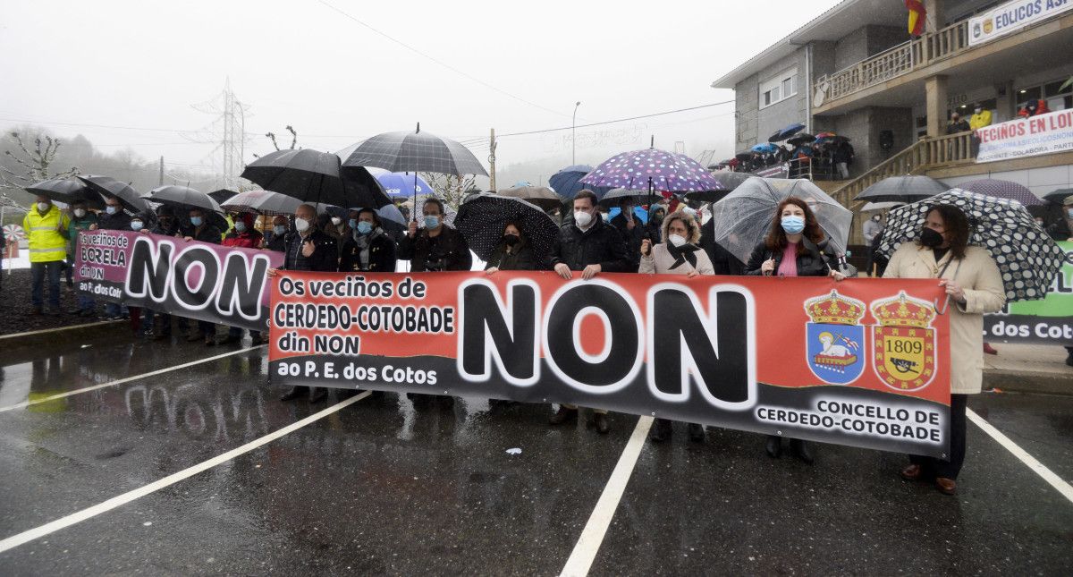 Protesta contra el parque eólico de Os Cotos en Carballedo