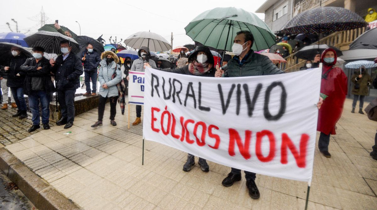 Protesta contra el parque eólico de Os Cotos en Carballedo