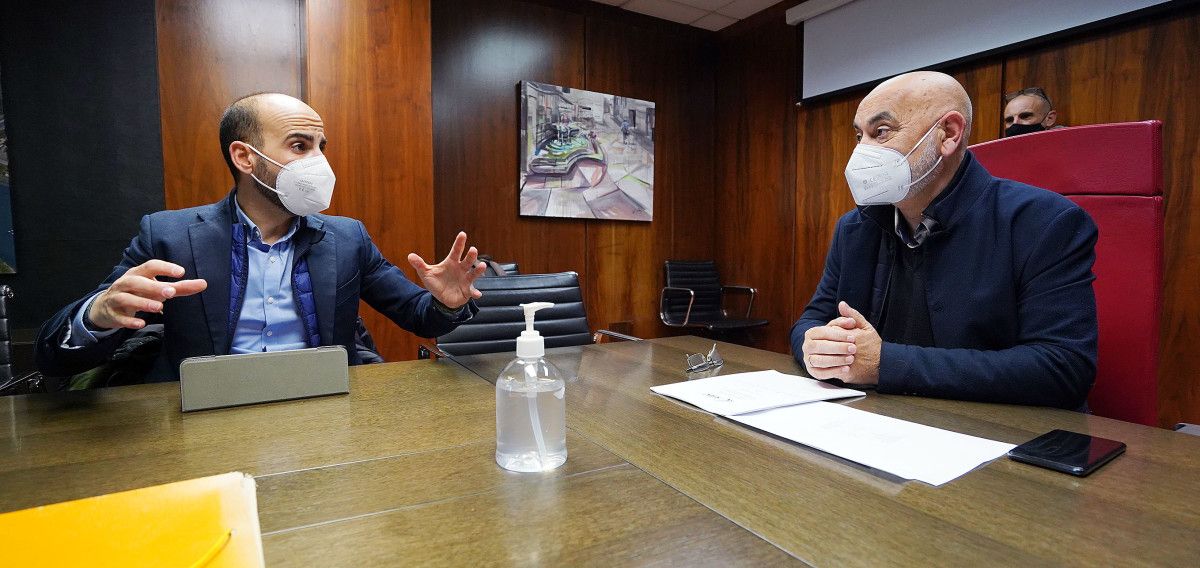 Juan Carlos Muñiz, presidente de la Federación Galega de Ciclismo; y Tino Fernández, concelleiro de Deportes de Pontevedra