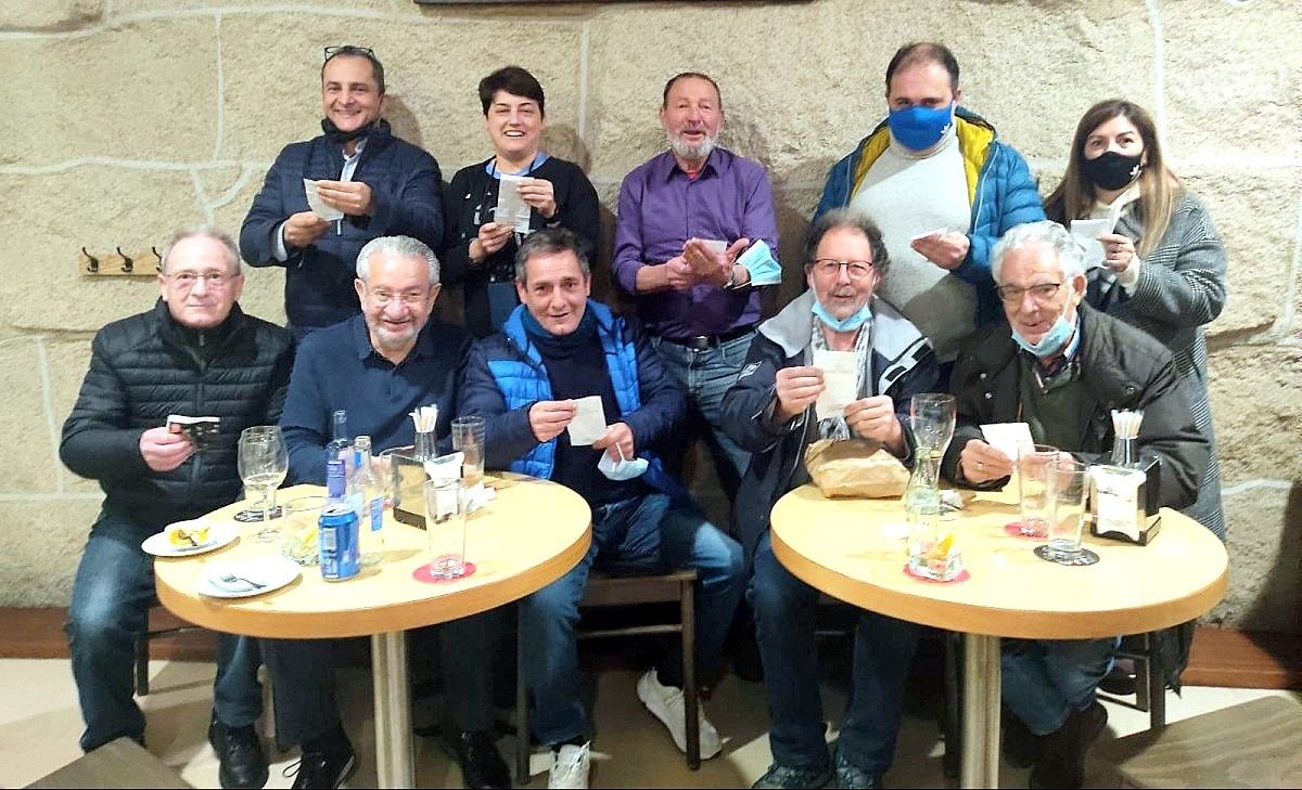 El grupo Os de Sempre se prepara para participar en el certamen de Murgas del Entroido de Pontevedra