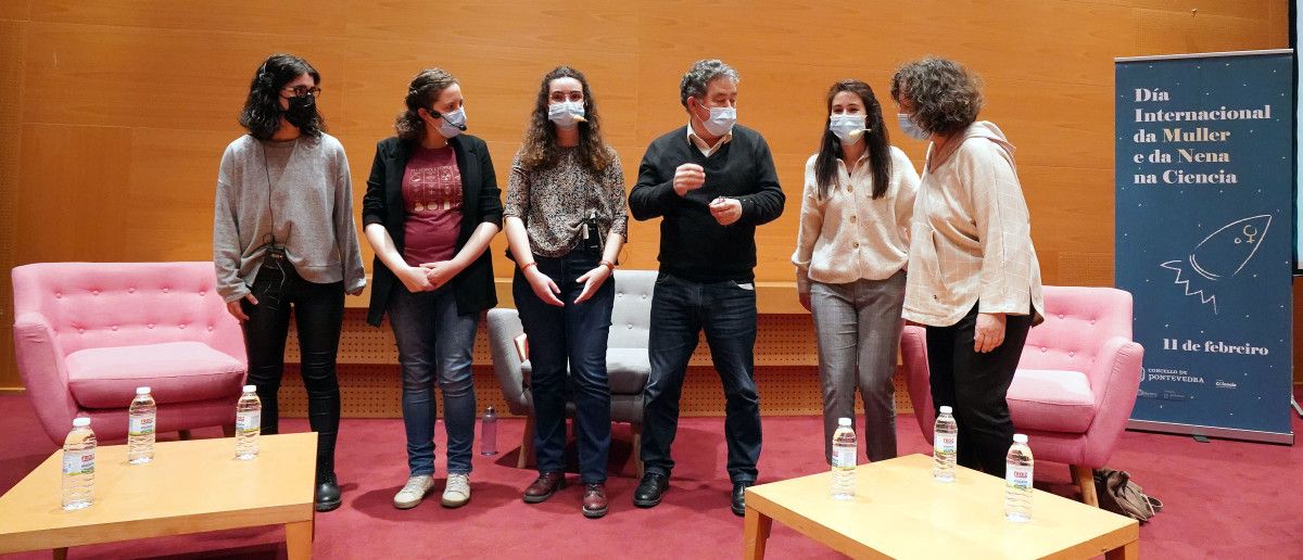 Paula Otero, Andrea Muras, Carmela Cela, Miguel Fernández Lores, Alba Aguión y Carmen Fouces