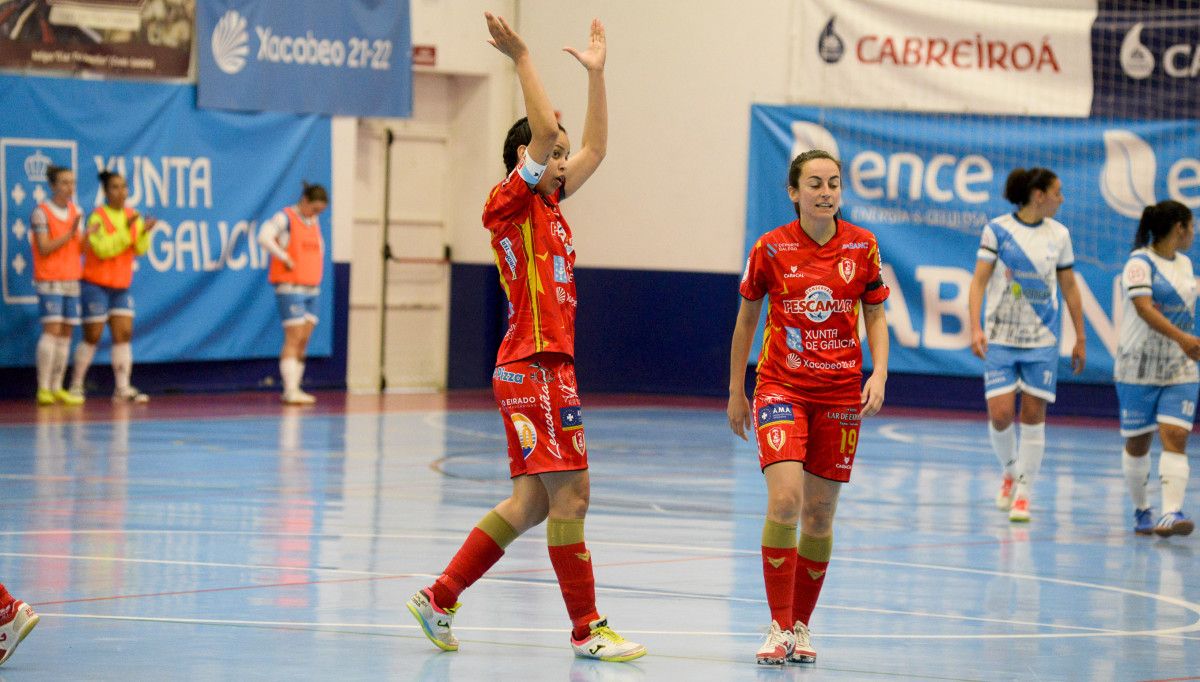 Partido entre Poio Pescamar y Marín Futsal en A Seca