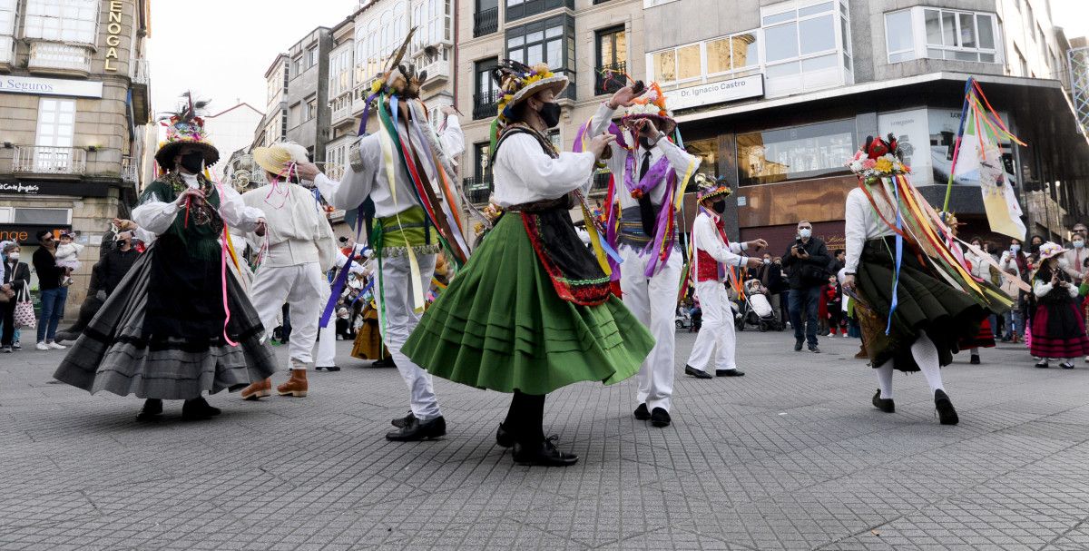 Representación de carnavales tradicionales en el centro de Pontevedra