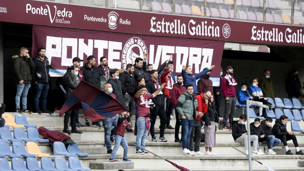 Fondo Norte de Pasarón no partido de liga entre Pontevedra e Marino Luanco