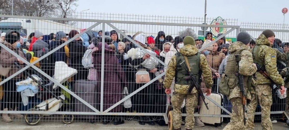 Personas huyendo de la guerra en Ucrania