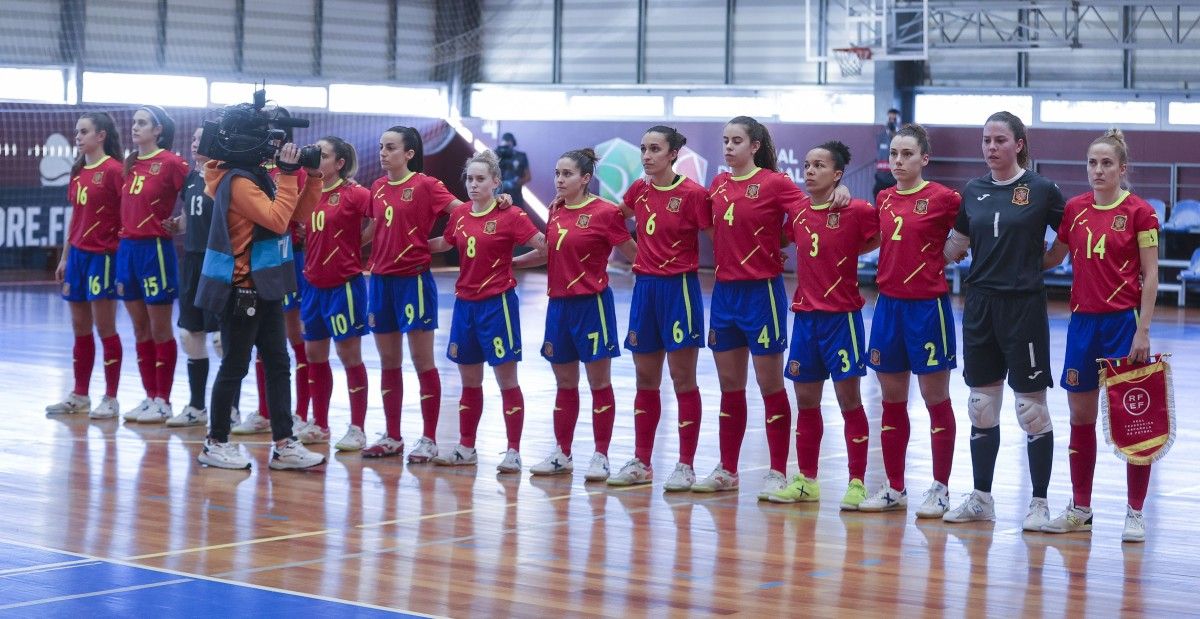 Luci, Jenny Lores y Silvia Aguete en un partido internacional entre España y Portugal