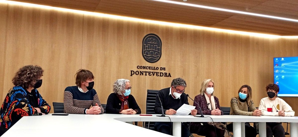 La delegación de Euskal Herria junto al alcalde Lores