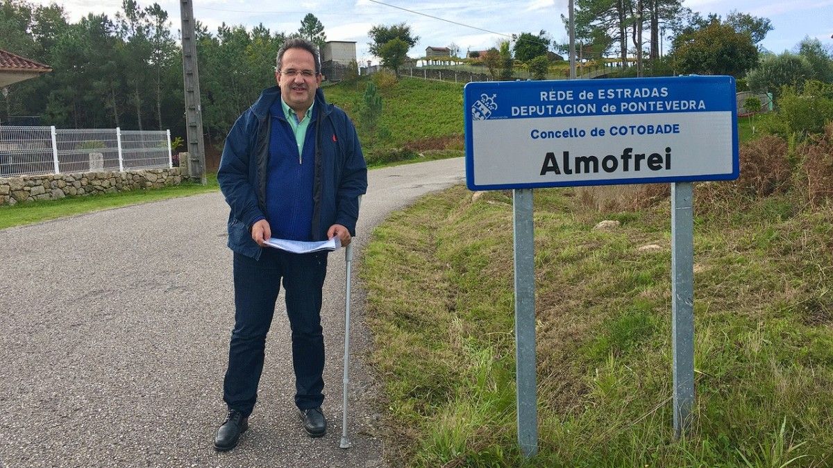 El portavoz del BNG en Cerdedo-Cotobade, Ernesto Filgueira, urge la reforma de la carretera de Almofrei