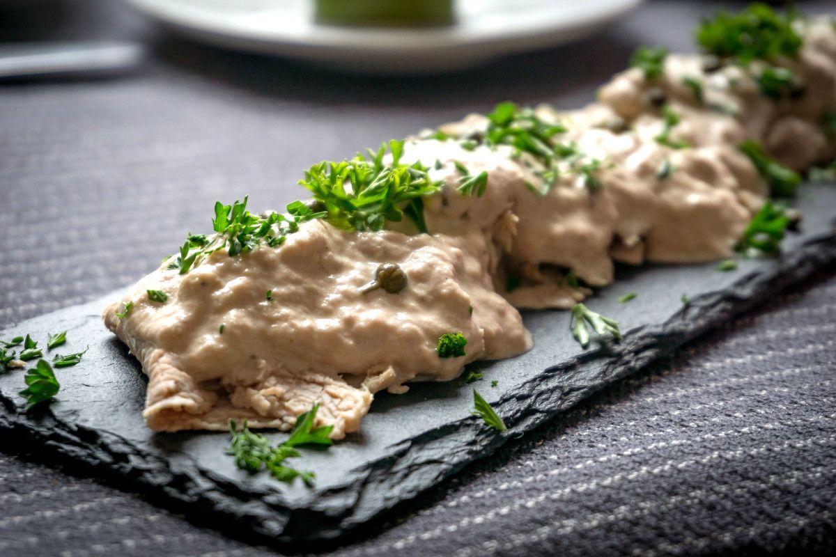 'Vitel toné', ternera con salsa de atún