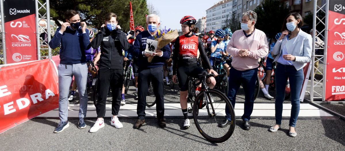 Homenaje a Magín Froiz en la Copa de España de ciclismo femenino