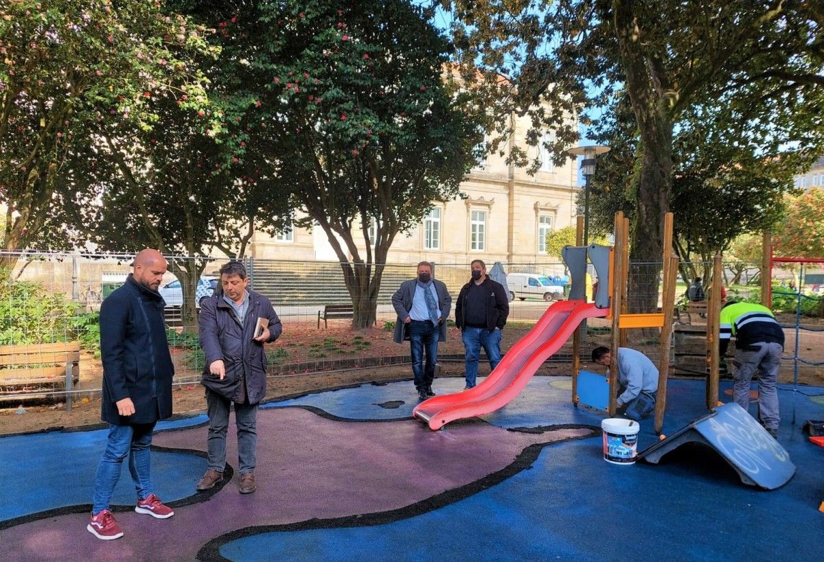 Iván Puentes y Manuel Fontáns supervisando la reforma