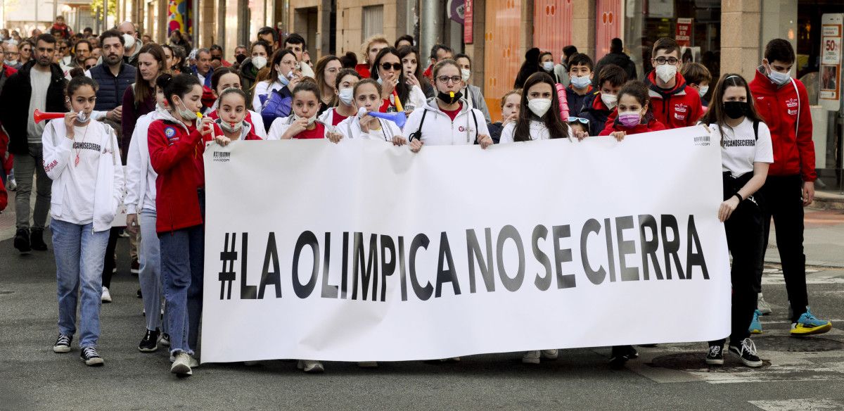 Manifestación en Pontevedra por el cierre del Complejo Deportivo Rías do Sur