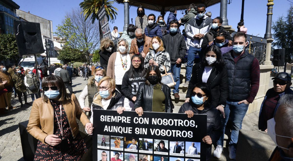 Concentración na Alameda de Marín convocada polas familias do Villa de Pitanxo