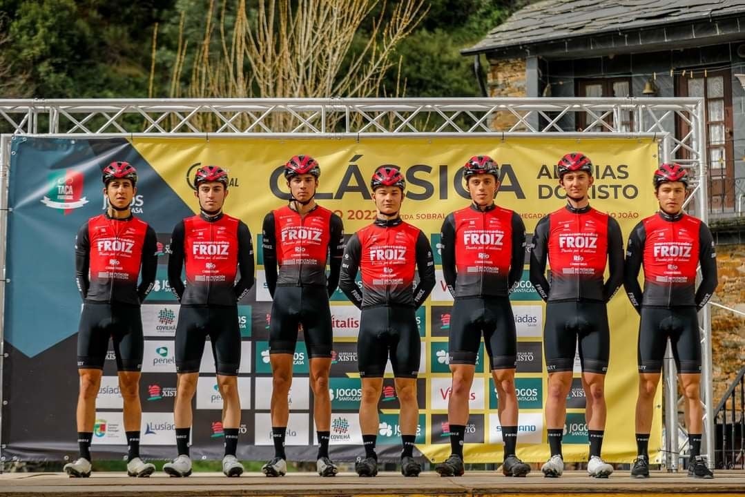 Equipo sub 23 del Supermercados Froiz que participará en la Volta a Portugal do Futuro