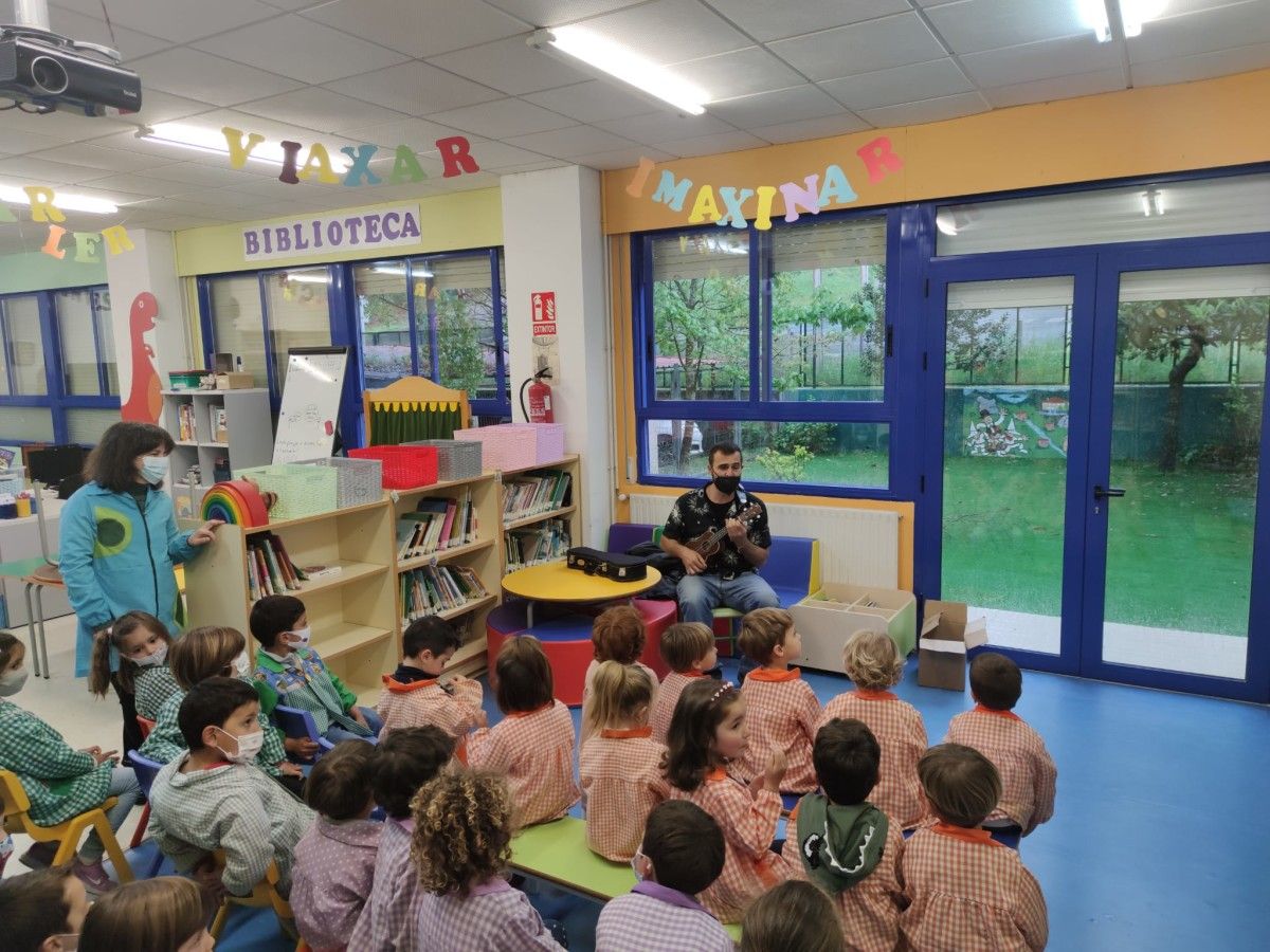 Taller 'O teu cole na historia' en el CEIP de Marcón