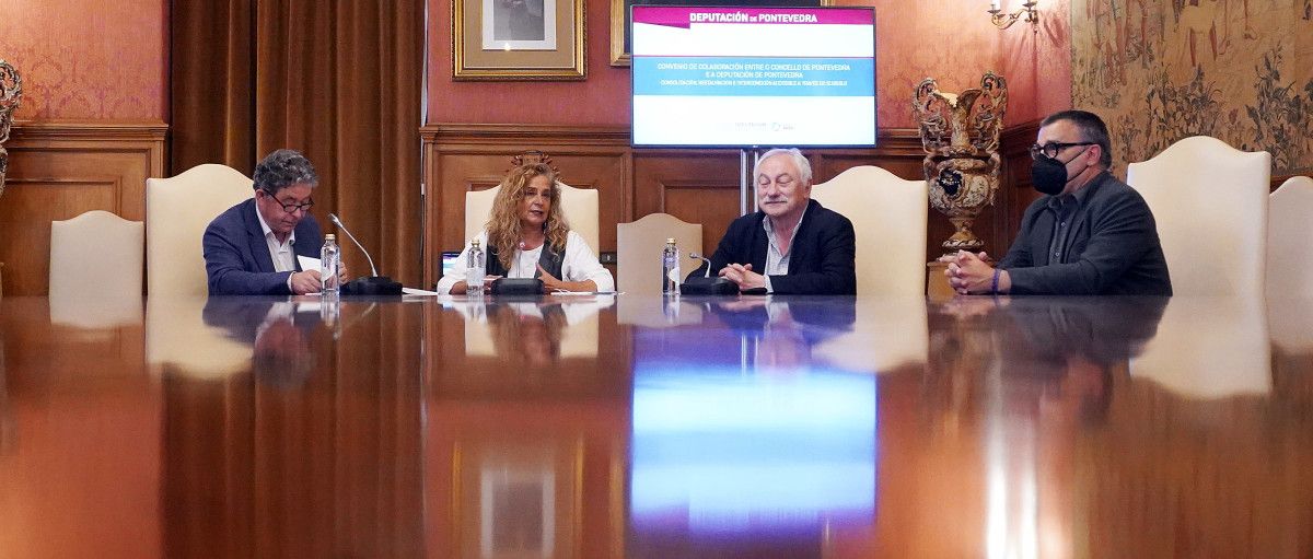 Carmela Silva y Fernández Lores firman el convenio para la cesión del Concello a la Deputación de los terrenos del subsuelo tres edificios del Museo de Pontevedra