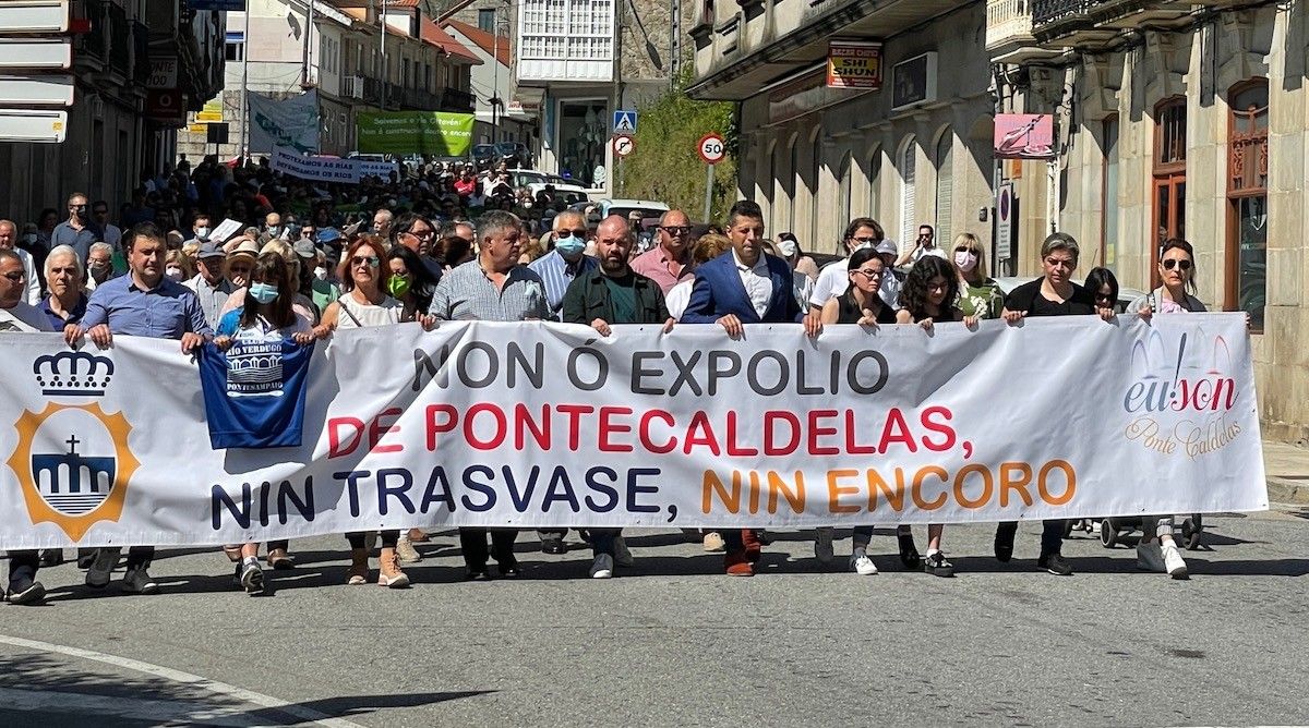 Manifestación en Ponte Caldelas en defensa do Verdugo e do Oitavén