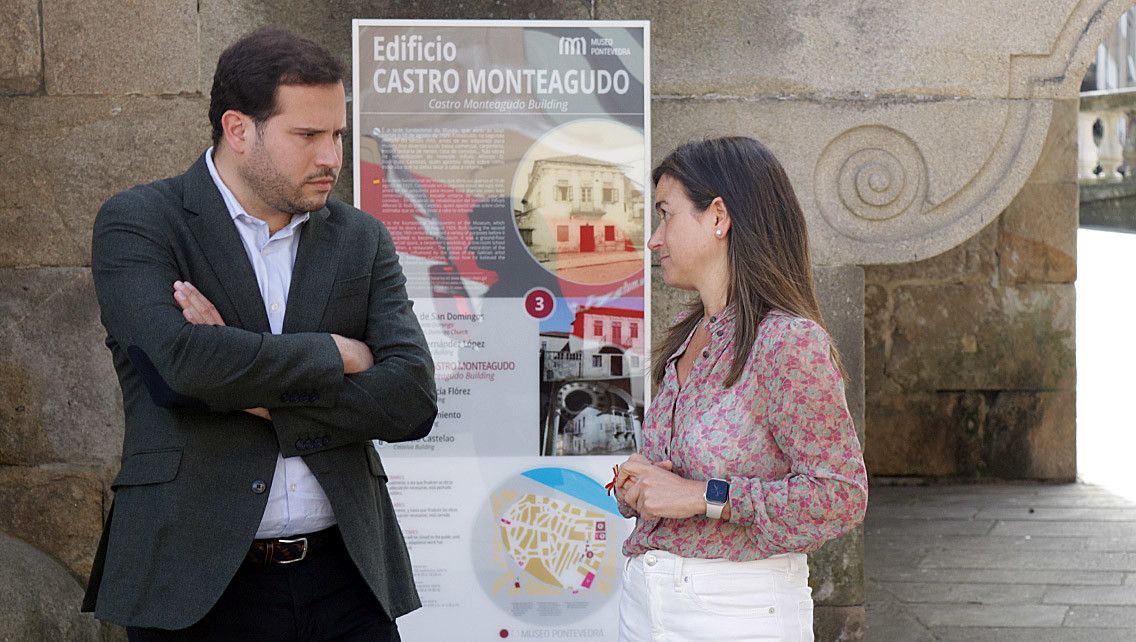 Jorge Cubela y Pepa Pardo comparecen ante los edificios históricos del Museo