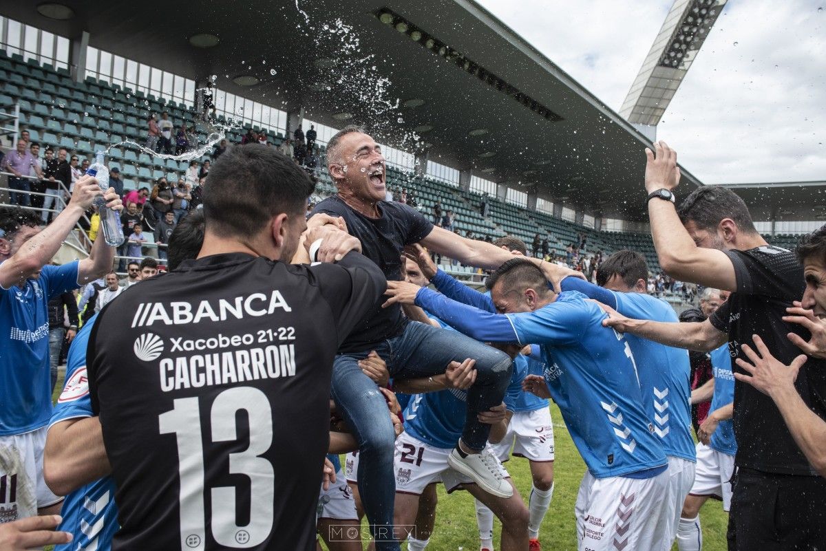 Celebración en Palencia del ascenso del Pontevedra CF