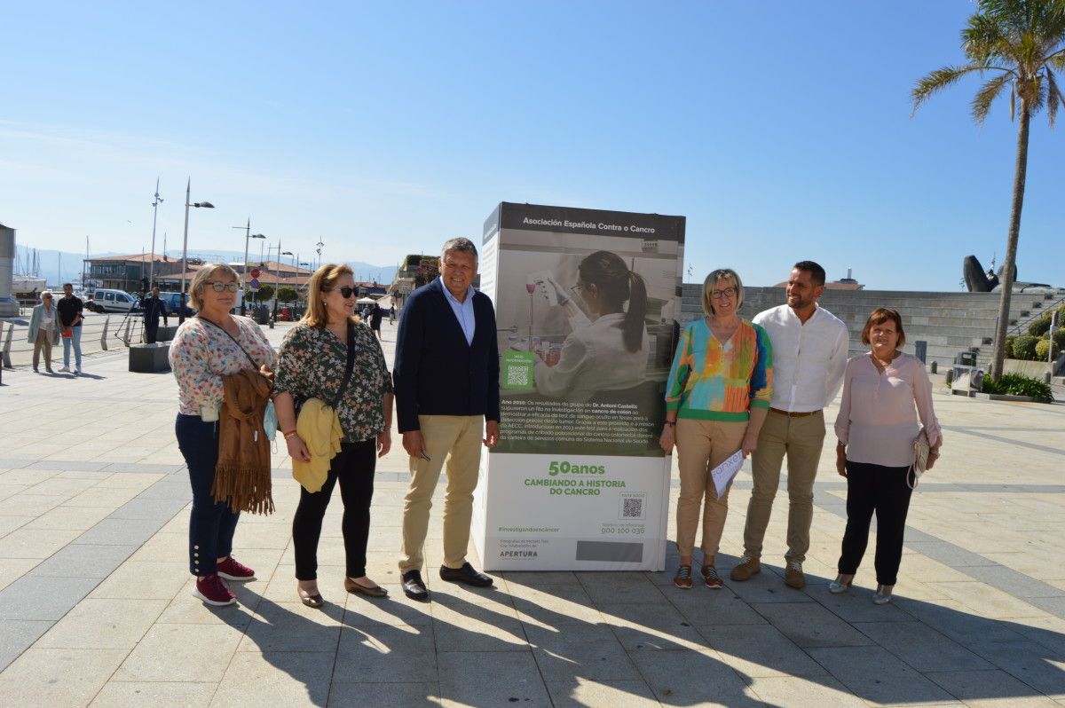 Exposición '50 anos cambiando la historia del cáncer' en Sanxenxo