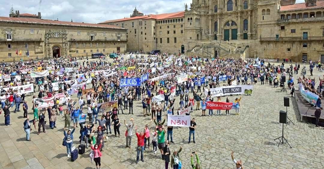 Manifestantes en la plaza del Obradoiro con motivo del Día Mundial del Medio Ambiente