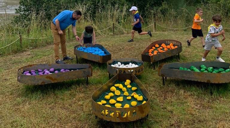 'Flor de paz' instalada en las Salinas