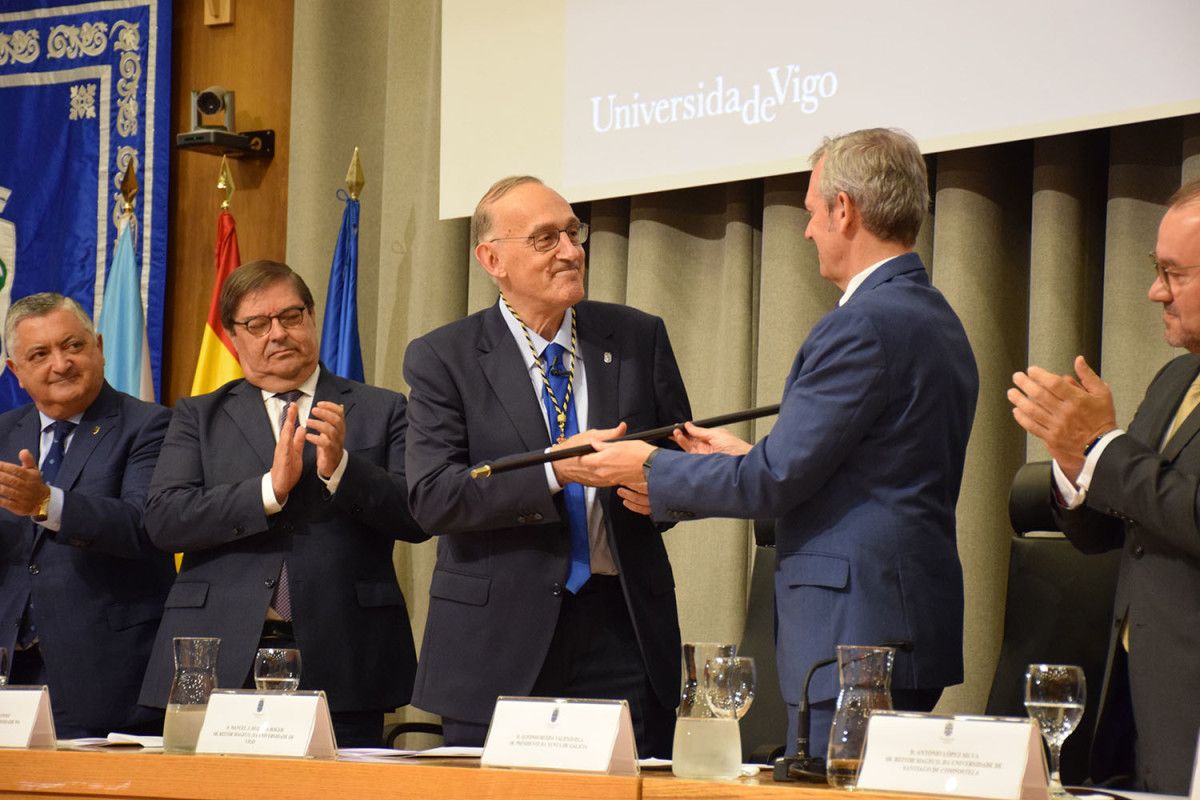 Manuel Reigosa tomó posesión como rector por otros cuatro anos