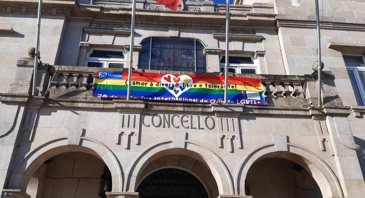 Pancarta en la Casa Consistorial de Marín