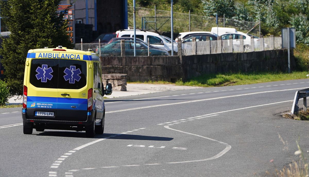 Una ambulancia trasladó al conductor herido