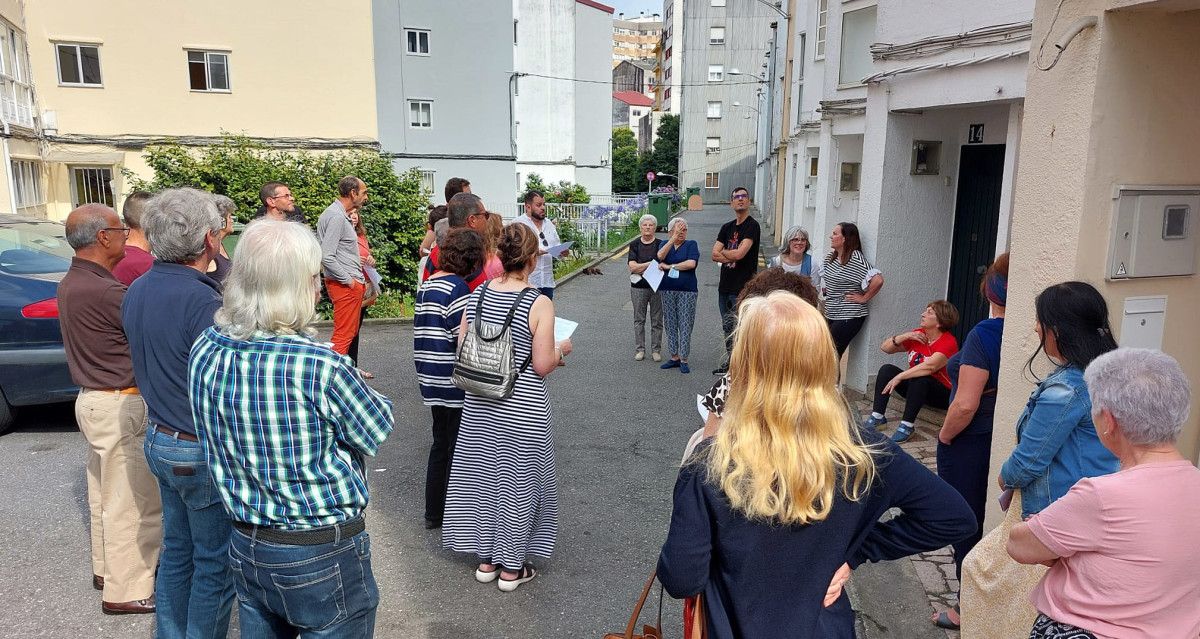 Reunión de residentes en la calle Altamira y su entorno