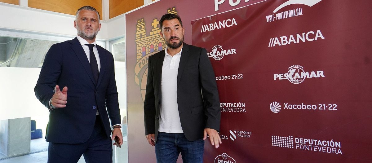 Toni Otero y Antonio Fernández en la presentación del entrenador en el Estadio Municipal de Pasarón