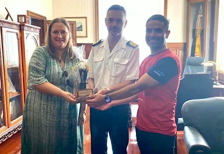 El Galaico agradece su ayuda a la Escuela Naval