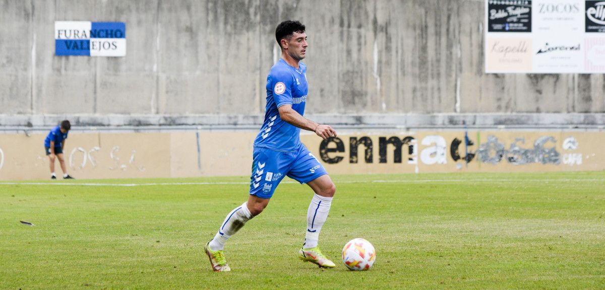 Oier Calvillo, en el partido de pretemporada entre Pontevedra CF y Celta B en Baltar