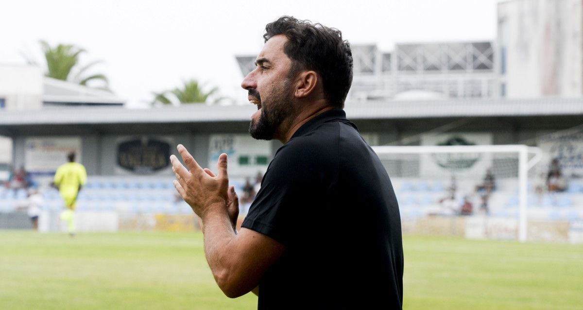 Antonio Fernández, en el partido de pretemporada entre Pontevedra CF y Celta B en Baltar