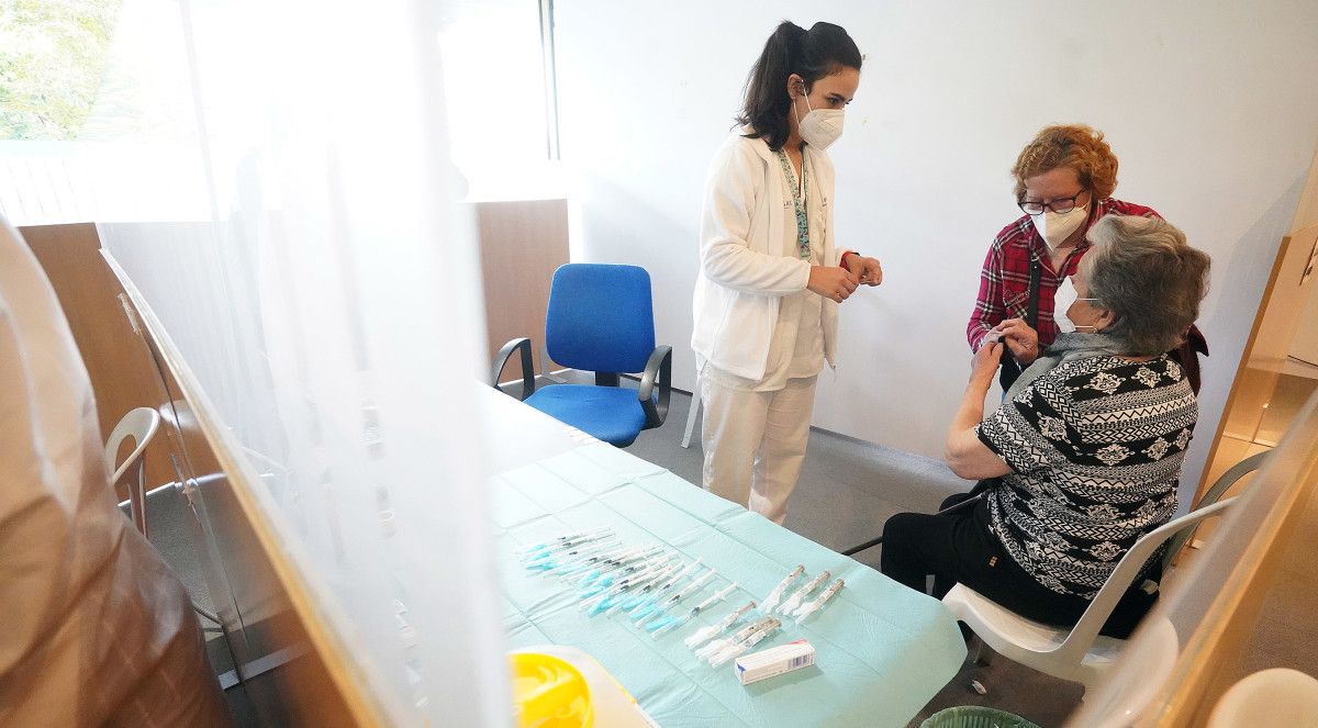 Doble vacunación de la cuarta dosis contra la covid-19 y de la gripe en Campolongo