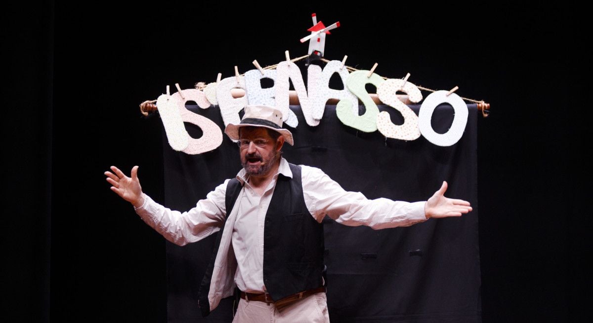 Representación de 'Camiño de historias' de Migallas Teatro en los Domingos do Principal