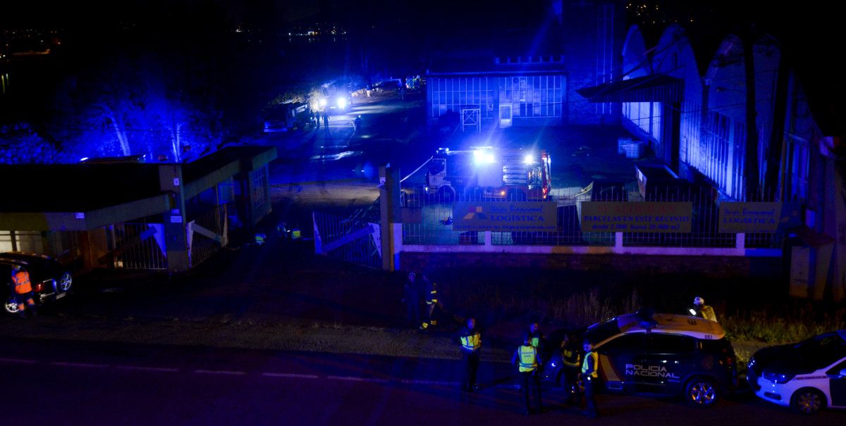 Incendio en la zona de la antigua fábrica de Pontesa, en Ponte Sampaio