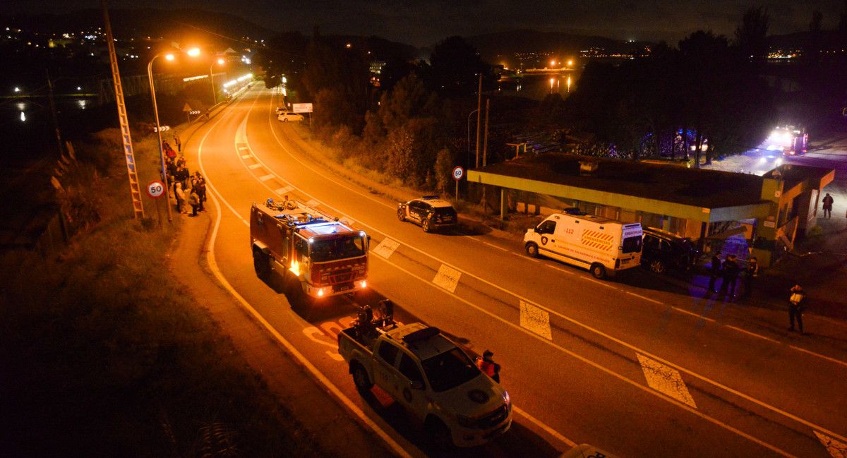 Incendio en la zona de la antigua fábrica de Pontesa, en Ponte Sampaio