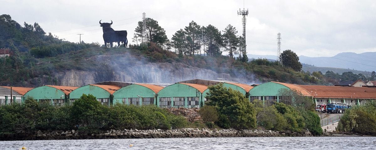 El día después del incendio de una de las naves de Pontesa