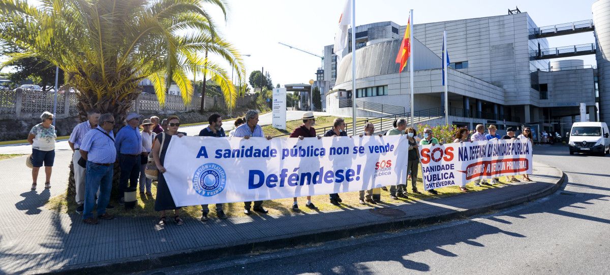 Protesta de SOS Sanidade Pública en el Hospital Montecelo