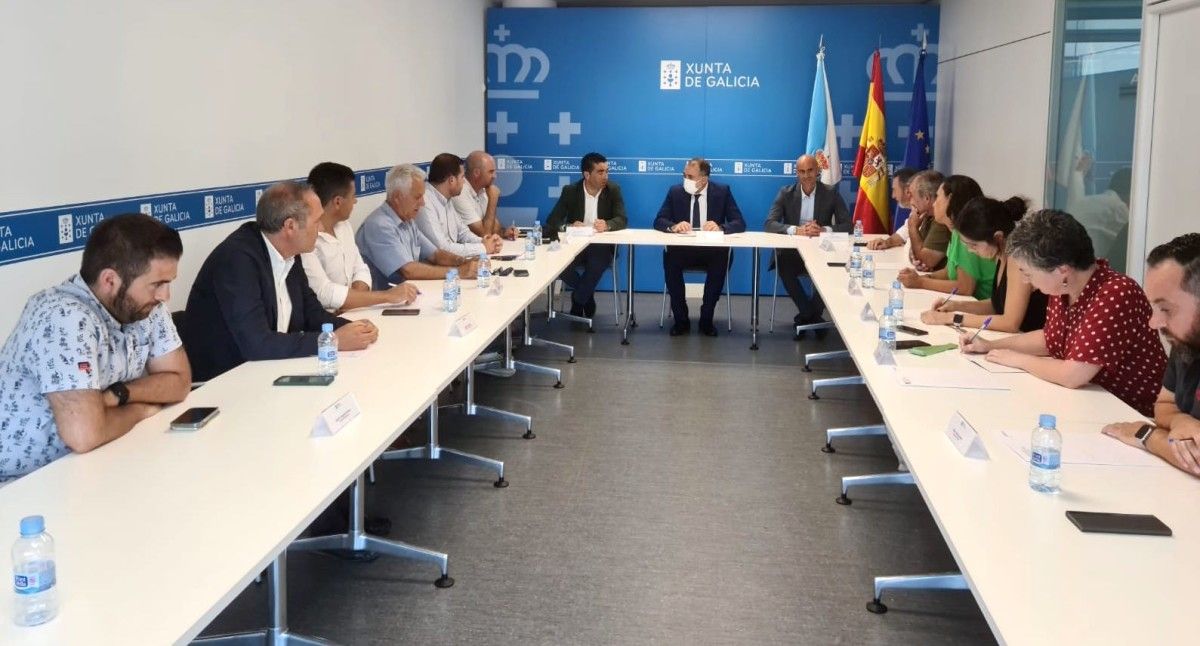 Reunión del conselleiro de Sanidade con representantes municipales de la comarca