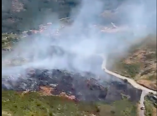 Incendio en la parroquia de Xesta, en A Lama