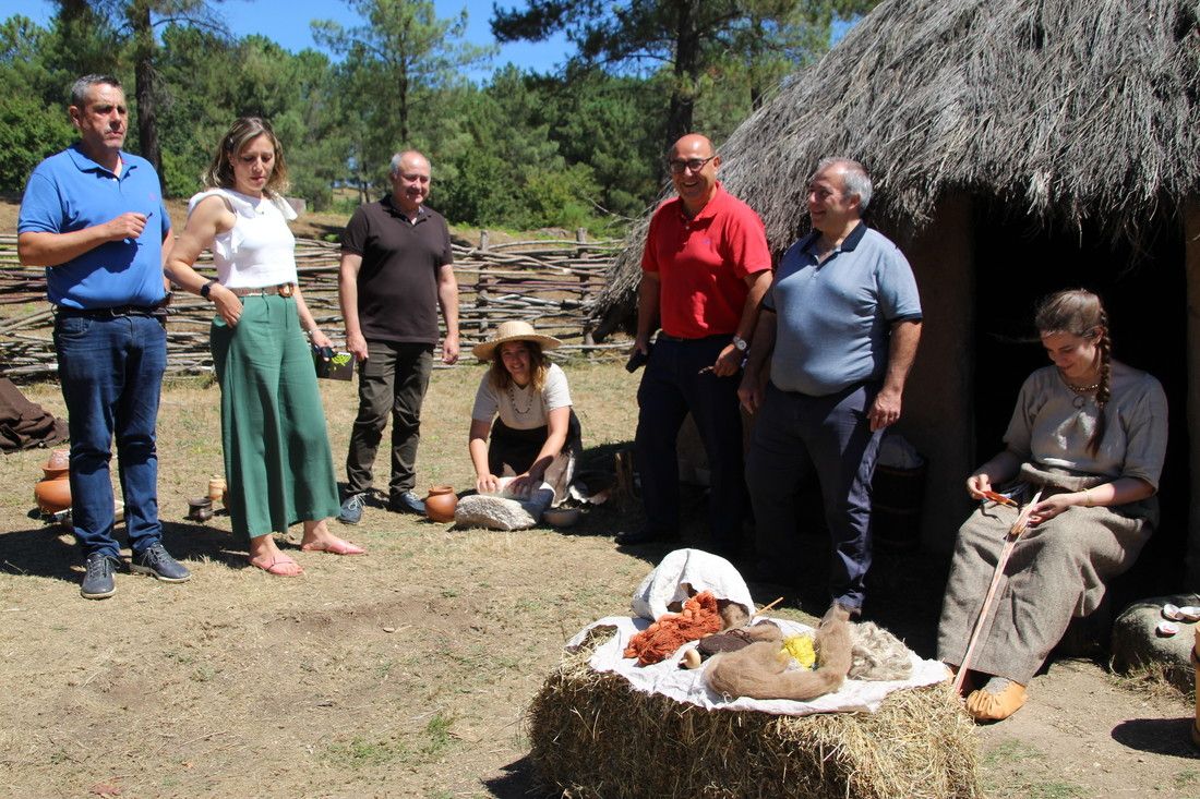 Participantes en el Festival da Arte Rupestre "Laeros"