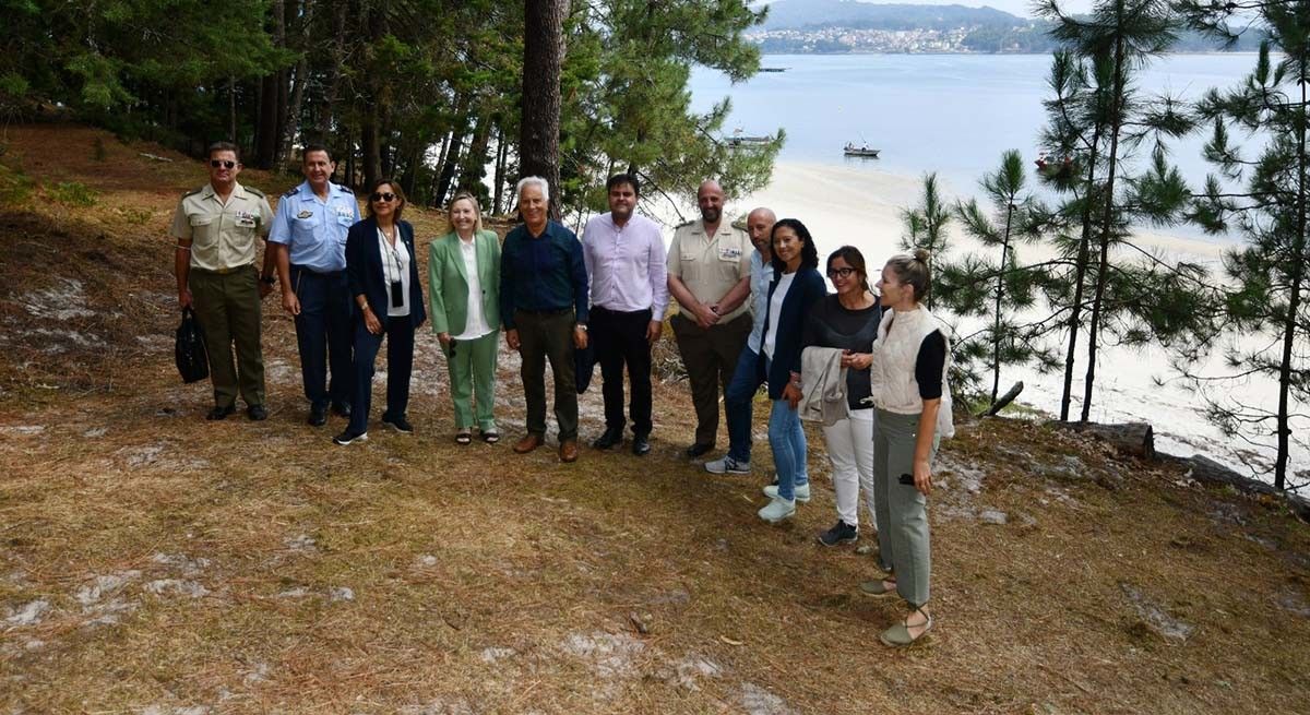 Visita a la isla de Tambo de la secretaria de Estado de Defensa, Amparo Valcarce